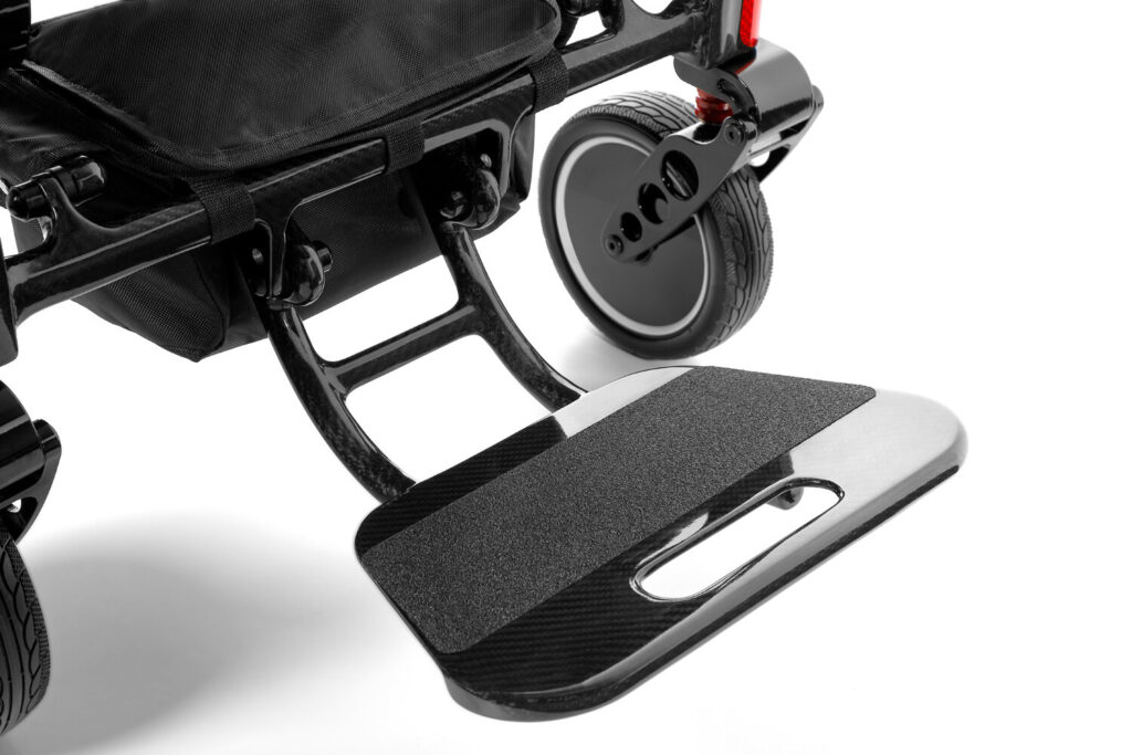 Porto Mobility Ranger SpacePro XXL folding power wheelchair, footplate with grip pad close up