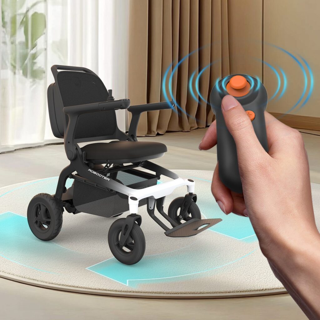 Robooter E80 being driven by remote control from the Robooter phone app